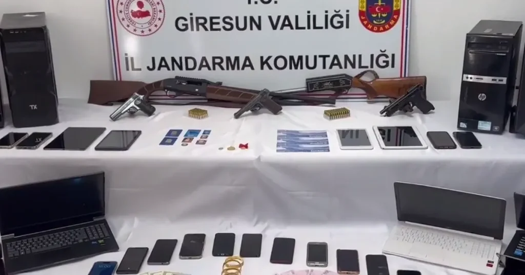 75-milyar-tllik-hesap-hareketi-dikkat-cekti-18-ilde-nitelikli-dolandiriciliga-102-gozalti-cX8S3vEm.webp