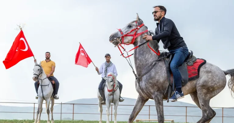 anadolu-selcuklu-fotograf-derneginden-atli-safari-keyfi-7KL7Ja1y.webp