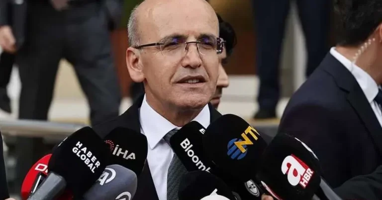 bakan-simsek-cari-acik-yil-sonu-tahminlerin-altinda-olacak-DxU8COGS.webp