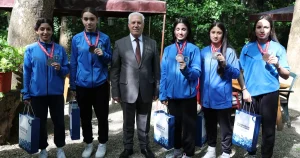 baskan-bozbey-bursanin-gururlariyla-bulustu-1CQ2xzOm.webp