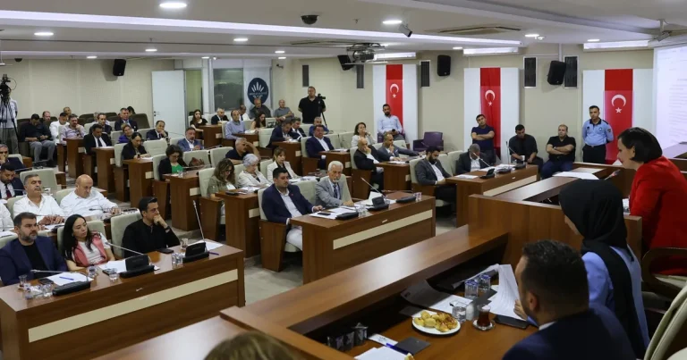 baskan-kinaydan-emek-ve-halk-vurgusu-YfabQI83.webp