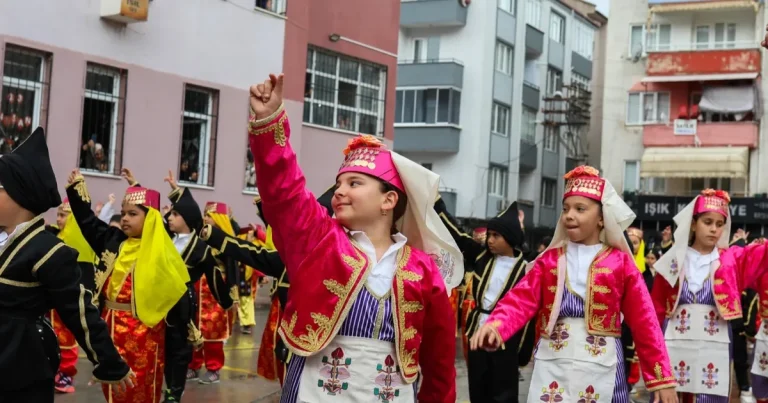 bursa-gemlikte-1470-ogrenci-sanatla-bulusuyor-ckySwWi2.webp