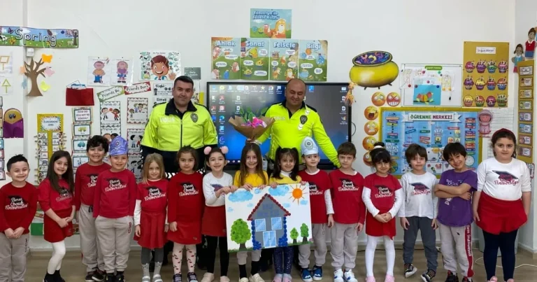 bursa-gemlikte-miniklere-trafik-bilinci-asilandi-IbRY77pd.webp