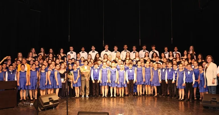 bursa-nilufer-cocuk-ve-genclik-korolari-yil-sonu-konserinde-buyuledi-XWAgQ2hV.webp
