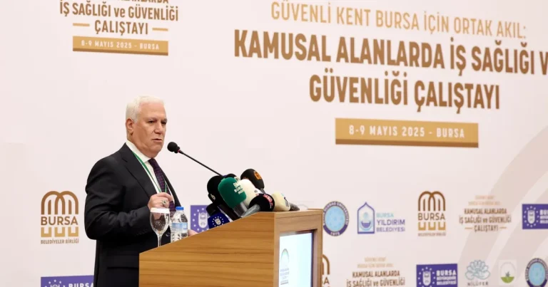 bursada-kamusal-alanlarda-is-sagligi-ve-is-guvenligi-calistayi-qBUJ7ifl.webp