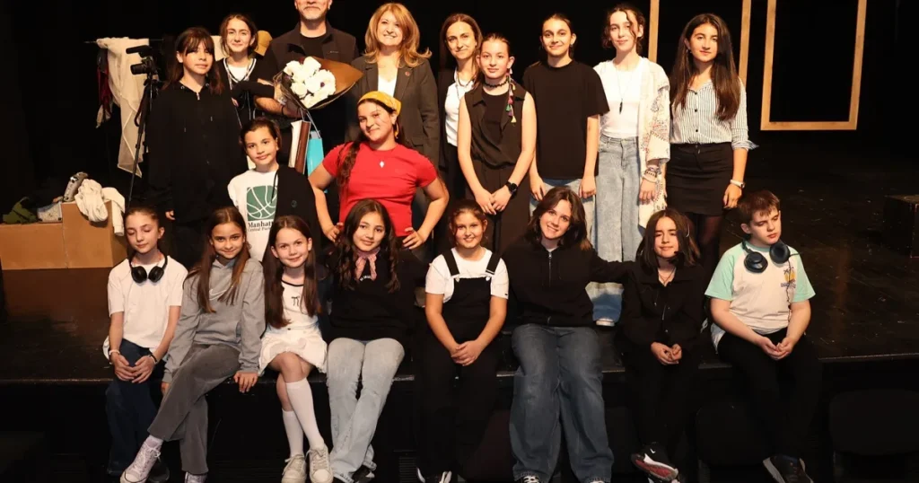 bursada-niluferli-drama-ogrencilerinden-renkli-final-4lJRSaTH.webp