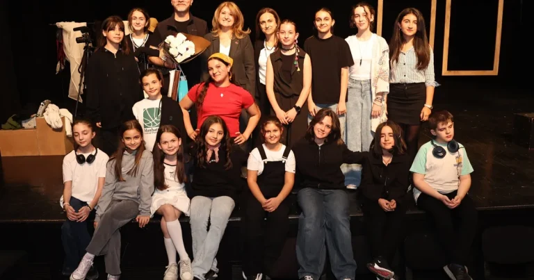 bursada-niluferli-drama-ogrencilerinden-renkli-final-4lJRSaTH.webp