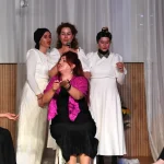 bursada-osmangazili-kadinlar-kozalar-oyunu-ile-izleyici-karsisinda-Ejiscxd1.webp