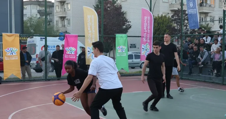 bursada-sokak-basketbolu-heyecani-mP1yCUrT.webp