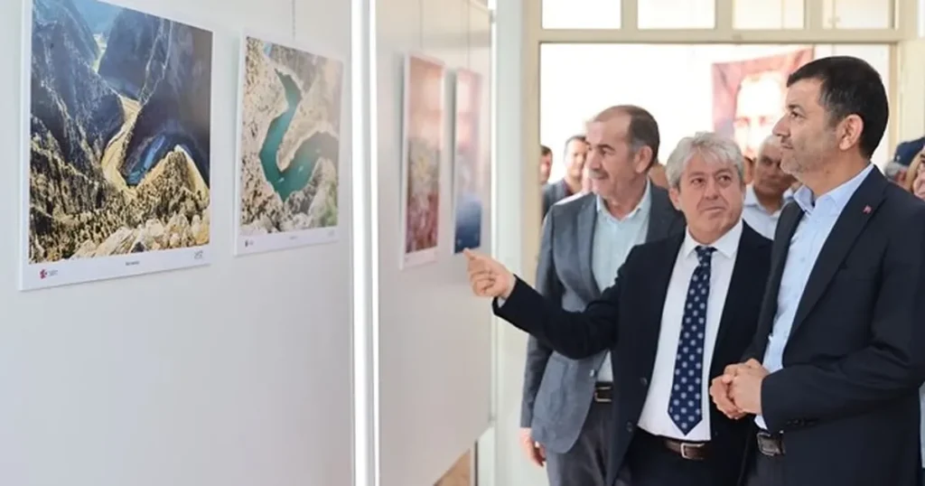 denizli-buyuksehir-ve-lafottan-ortak-sergi-su-hik-yeleri-ac3KPcXd.webp