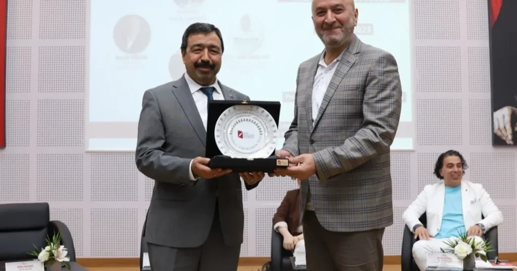 izmir-k-tip-celebi-universitesi-tarafindan-aile-paneli-duzenlendi-JMNHiONg.webp