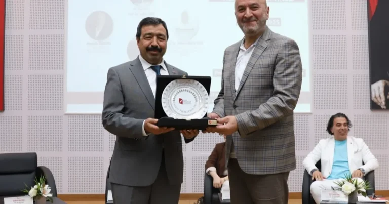izmir-k-tip-celebi-universitesi-tarafindan-aile-paneli-duzenlendi-JMNHiONg.webp