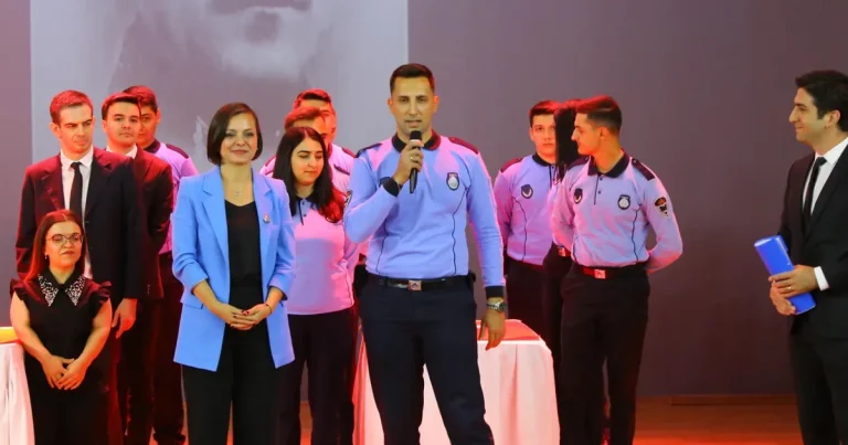 izmir-karabaglarda-aday-memurlar-yemin-etti-vy8Hfeq8.webp