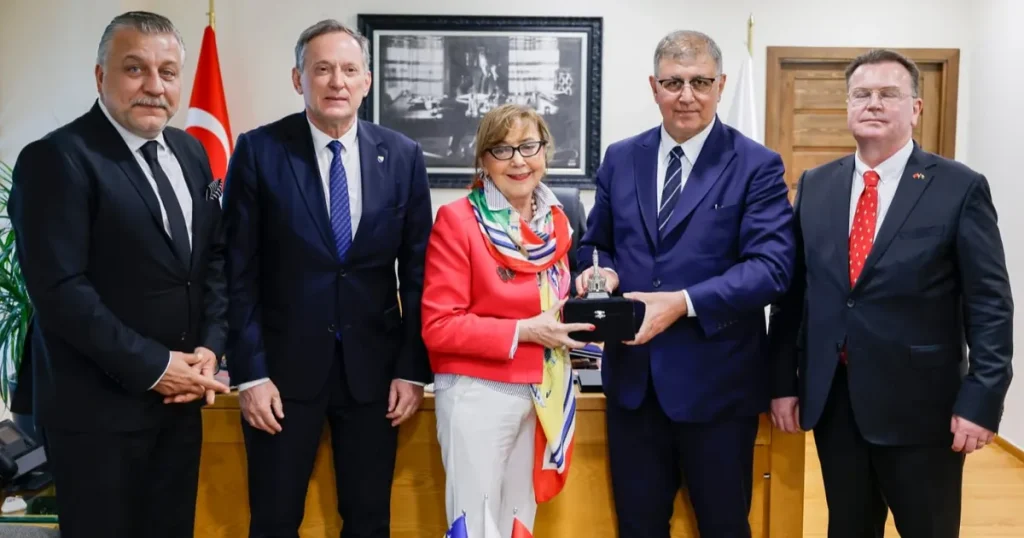 izmirde-anlamli-bir-bulusma-gerceklesti-mXnMeS49.webp