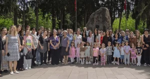 izmirli-annelere-en-ozel-kutlama-H7LVeAaX.webp