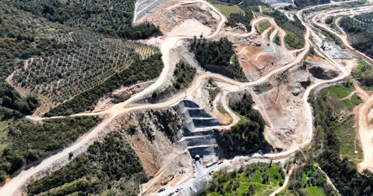 iznik-barajinda-calismalar-hizla-ilerliyor-dsi-iznik-barajinda-hiz-kesmiyor-zDTe16kk.webp