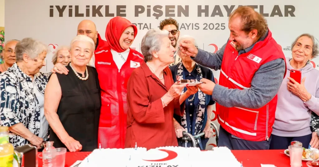 kizilaydan-anneler-gunune-ozel-kutlama-v2hYrs8q.webp