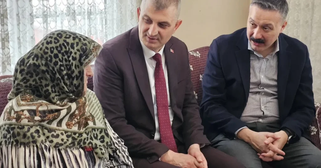 kocaeli-golcukten-annelere-anlamli-ziyaret-YtRzmJPa.webp