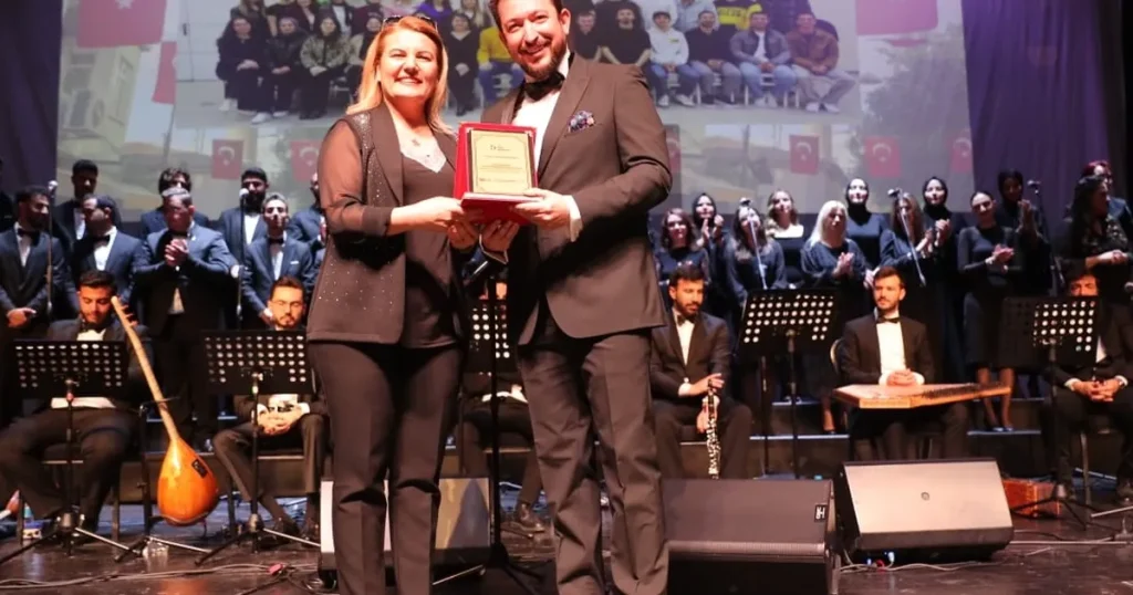 kocaeli-izmitte-halk-muzigi-coskusu-yasandi-LOgjjhdd.webp