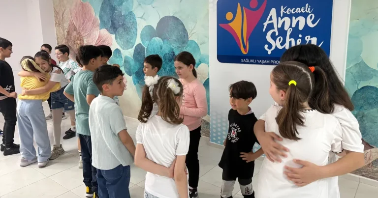 kocaelide-anne-sehir-ile-adim-adim-hayata-TptKMtU7.webp