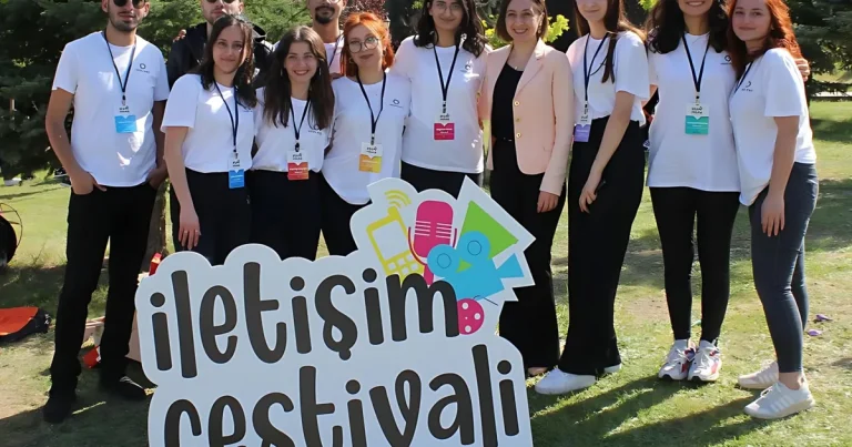 kocaelide-iletisim-ogrencileri-bulusuyor-8bn3x97n.webp