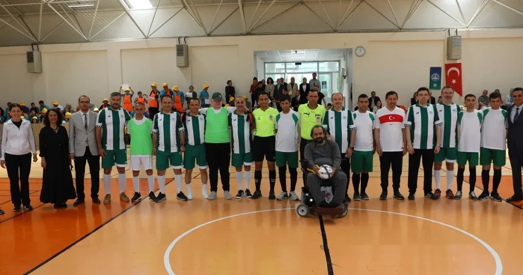 konya-karatayda-ozel-ogrenciler-futsalda-ter-doktu-8faUbORN.webp
