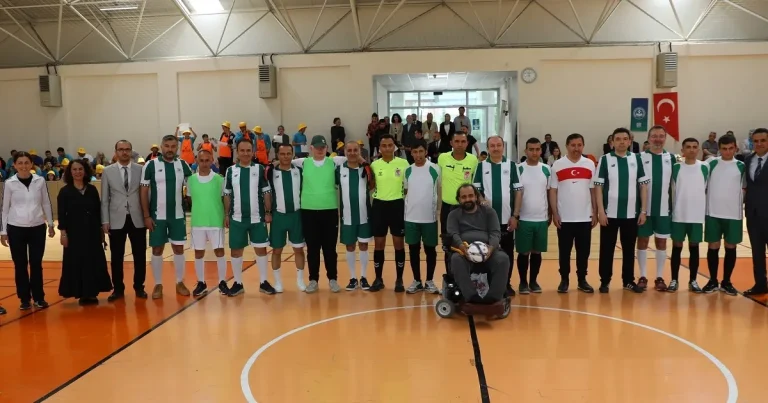 konya-karatayda-ozel-ogrenciler-futsalda-ter-doktu-8faUbORN.webp