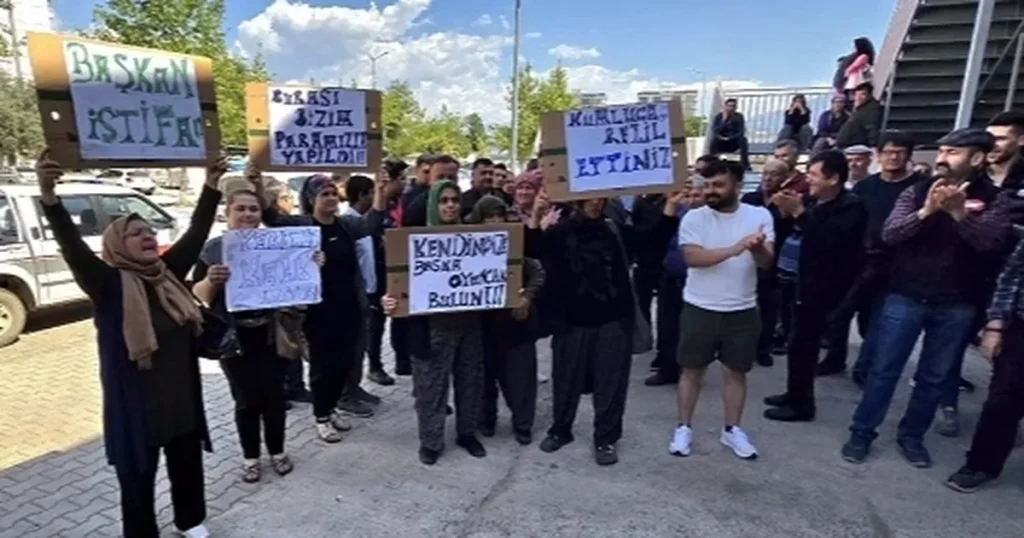 kumluca-pazaryerinde-esnaf-belediye-gerilimi-i7plmTBq.webp