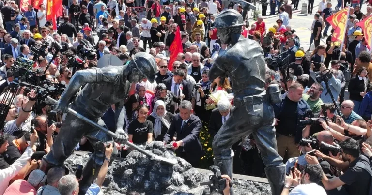 manisa-somada-maden-sehitleri-anma-toreni-duzenlendi-ZmSOHY1F.webp