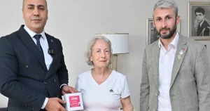 manisada-sehit-annelerine-anneler-gunu-ziyareti-LjDeKFrj.webp