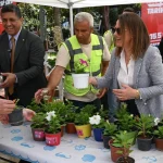 manisali-annelere-binlerce-cicek-dagitildi-38vSq29Y.webp