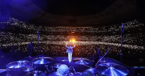 mor-ve-otesinden-izmirde-dev-konser-dunya-capinda-bir-stadyum-konseri-jtbedbEP.webp