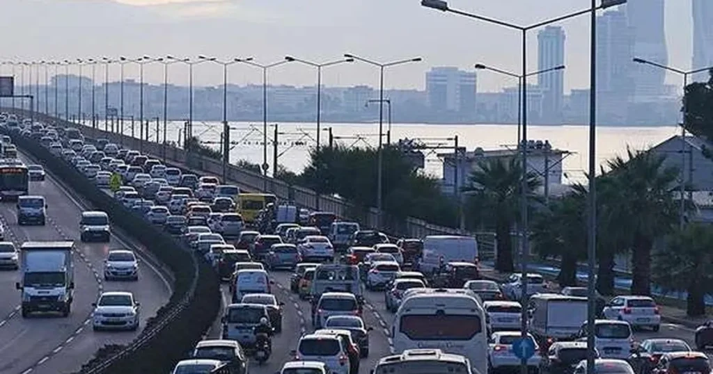 nisanda-191-bin-983-tasit-trafige-katildi-toplam-tasit-sayisi-32-milyona-yaklasti-mQPdbP7v.webp