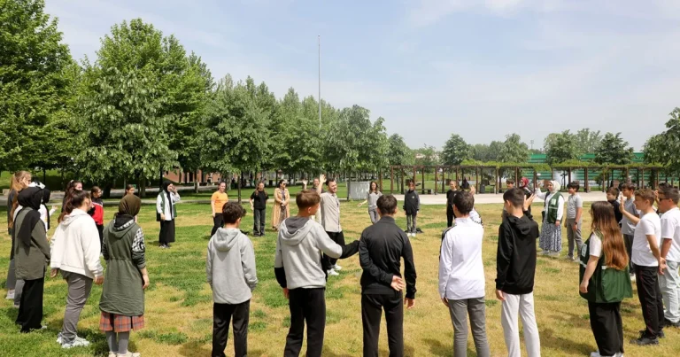 sakaryali-minikler-sanat-ve-dogayla-bulustu-VFDTB8Zr.webp
