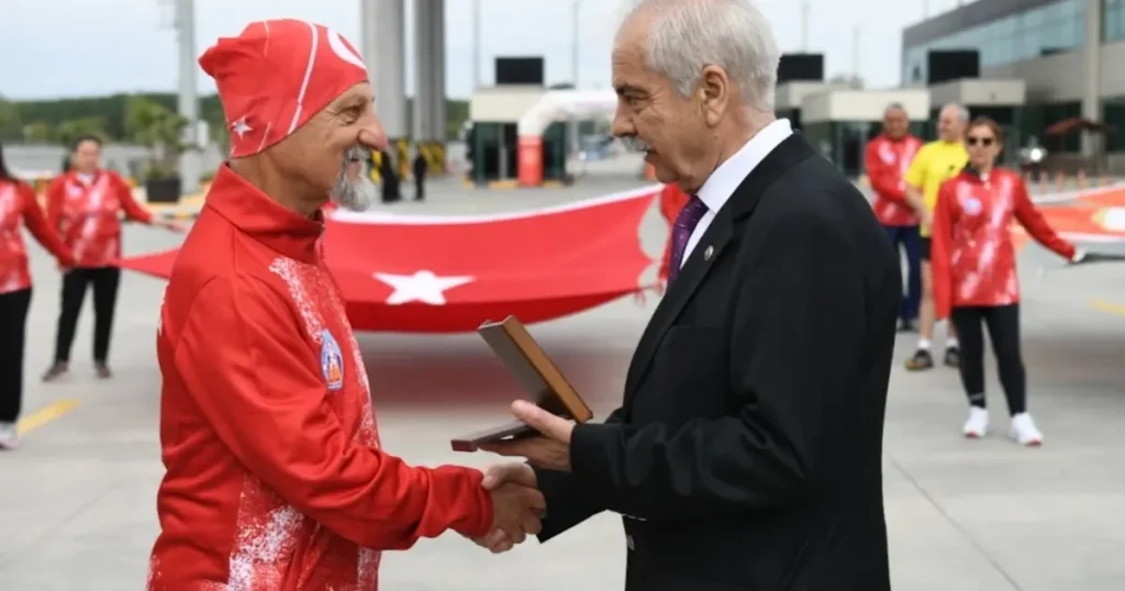 selanikten-alinan-ata-topragi-ipsaladan-anitkabire-ulastirilacak-Z9jCeQU3.webp