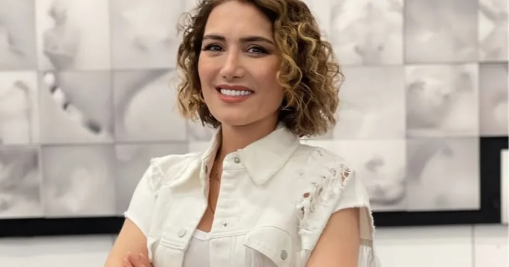 sema-ozevin-sanatin-yeni-dilini-teknolojiyle-kodluyorum-2BNtAbG1.webp
