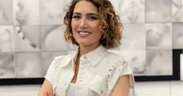 sema-ozevin-sanatin-yeni-dilini-teknolojiyle-kodluyorum-2BNtAbG1.webp