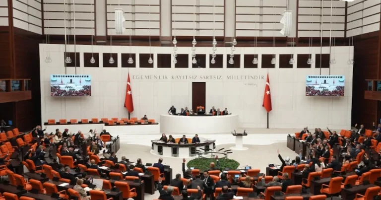 tbmmdeki-kanun-teklifinde-9-madde-daha-kabul-edildi-U2M64k3s.webp